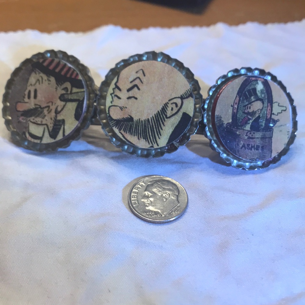 Barrette with cartoon characters Mutt and Jeff